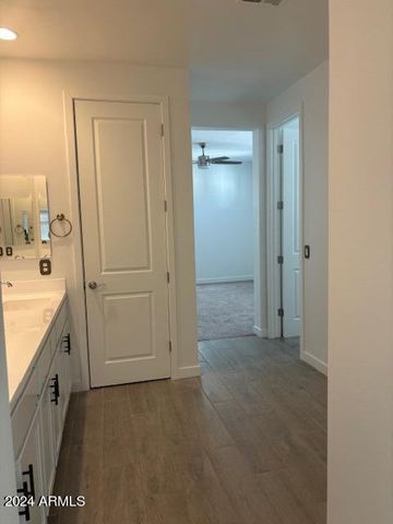 9511 E Talon Avenue, Mesa, AZ 85212