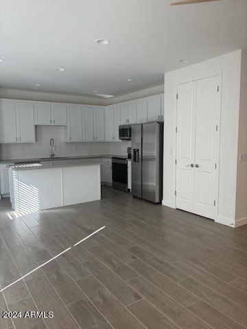 9511 E Talon Avenue, Mesa, AZ 85212