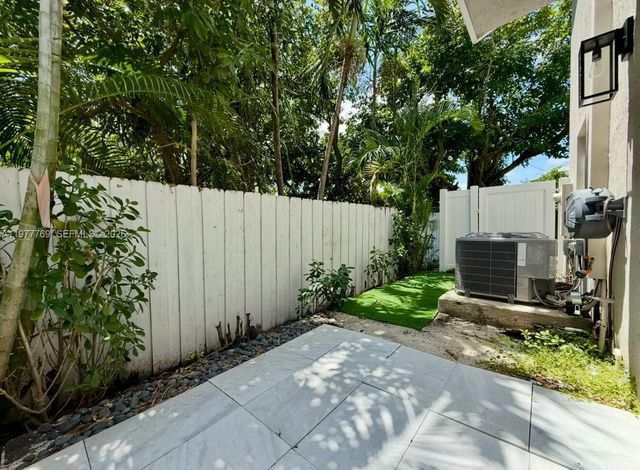 1035 NW 2nd Ave, Fort Lauderdale, FL 33311