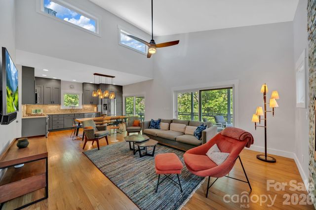 8 Birdhouse Row, Asheville, NC 28801