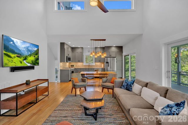 8 Birdhouse Row, Asheville, NC 28801