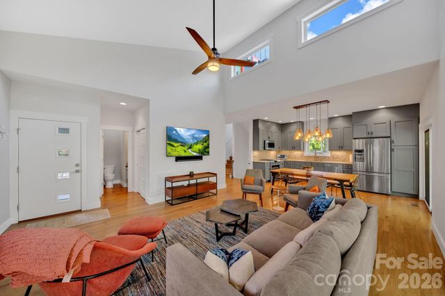 8 Birdhouse Row, Asheville, NC 28801
