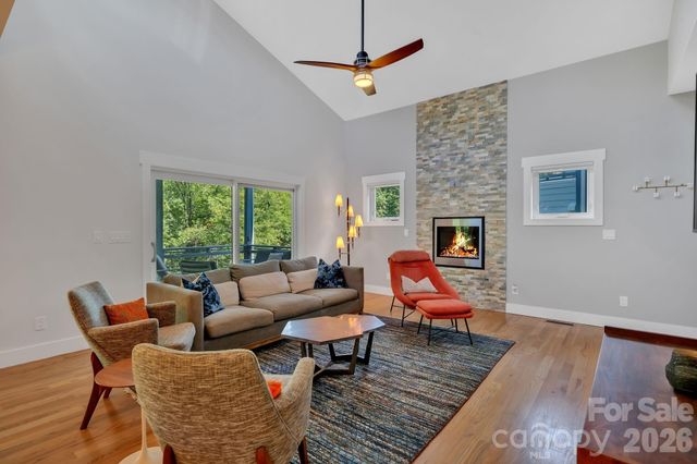 8 Birdhouse Row, Asheville, NC 28801