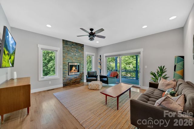 8 Birdhouse Row, Asheville, NC 28801