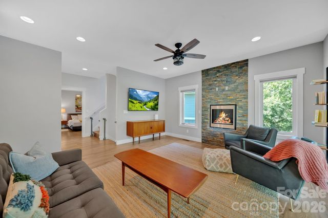 8 Birdhouse Row, Asheville, NC 28801