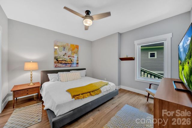 8 Birdhouse Row, Asheville, NC 28801