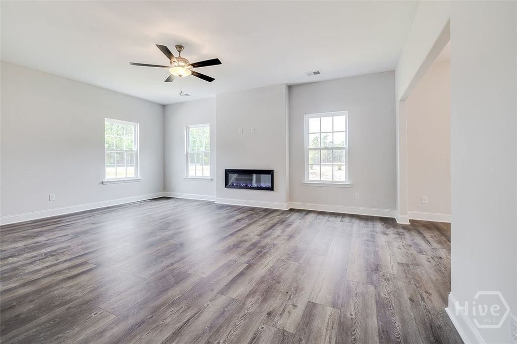 Image 9 of property listing at 1369 Ebenezer Road, Rincon, GA 31326