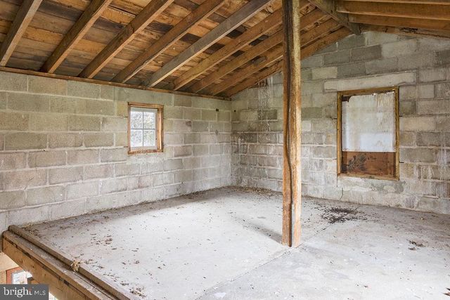 2085 HARNEY RD, Littlestown, PA 17340