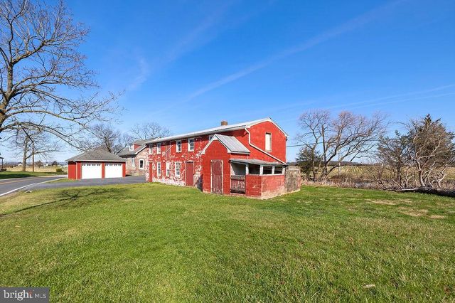 2085 HARNEY RD, Littlestown, PA 17340