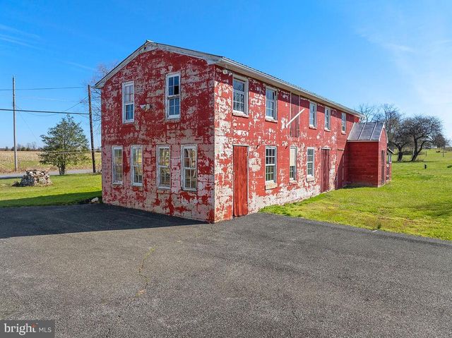 2085 HARNEY RD, Littlestown, PA 17340