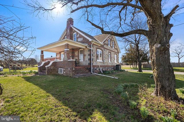 2085 HARNEY RD, Littlestown, PA 17340