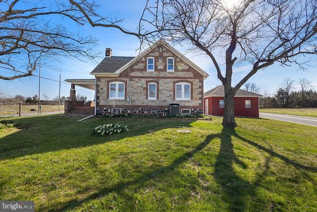 2085 HARNEY RD, Littlestown, PA 17340