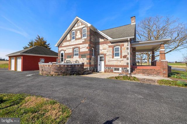 2085 HARNEY RD, Littlestown, PA 17340