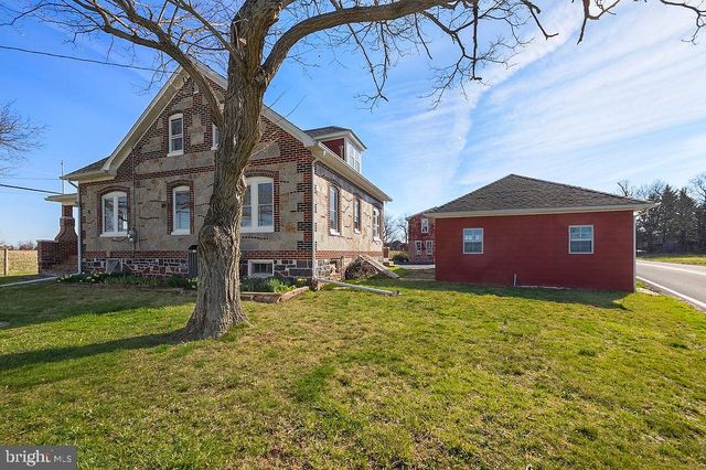2085 HARNEY RD, Littlestown, PA 17340