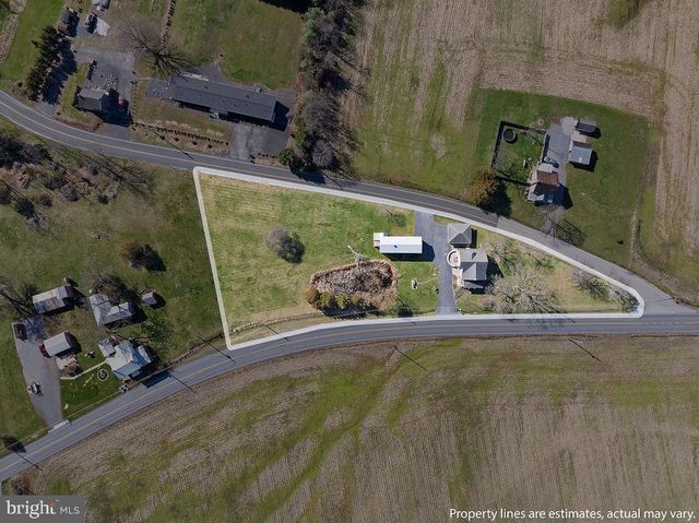 2085 HARNEY RD, Littlestown, PA 17340