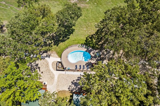 31 Woodcliff Road 31, Shell Knob, MO 65747