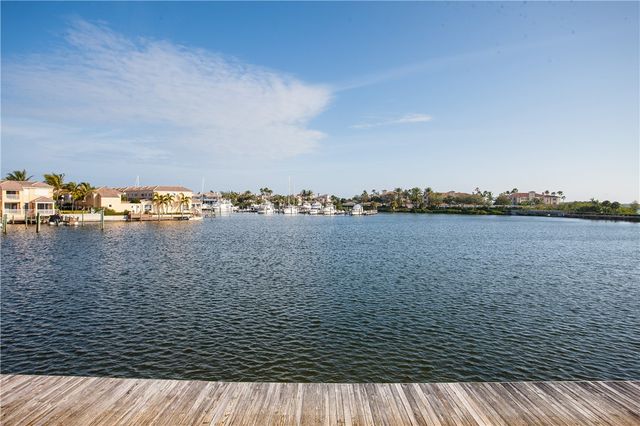 2152 Falls Manor, Vero Beach, FL 32967