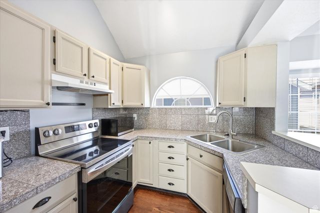 5425 S SPINNAKER ROW, Taylorsville, UT 84123
