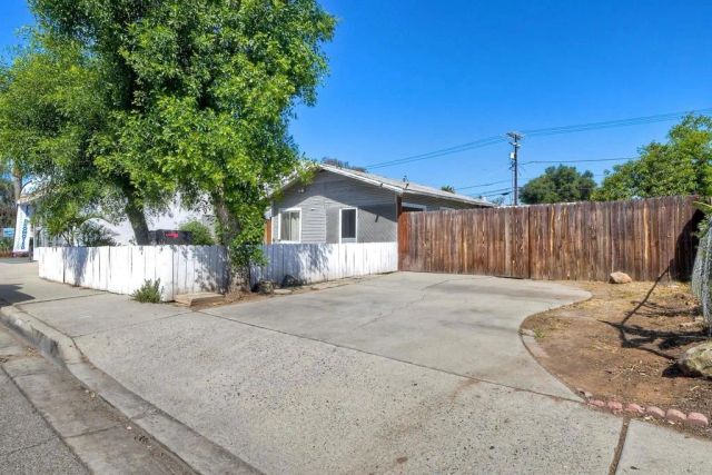 412 W 9th Avenue, Escondido, CA 92025