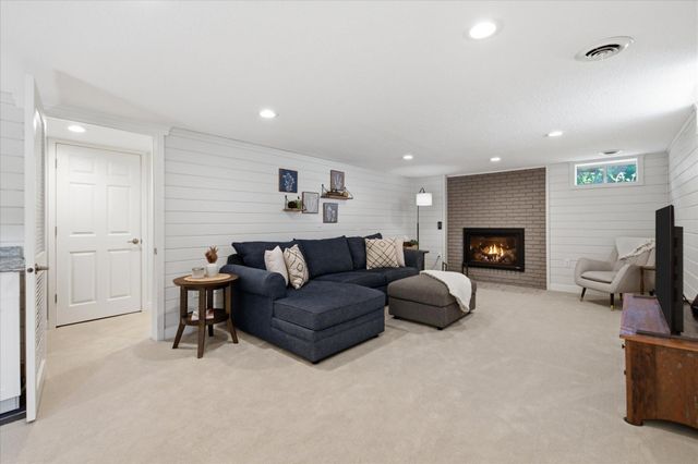 3404 Skycroft Drive, Saint Anthony, MN 55418