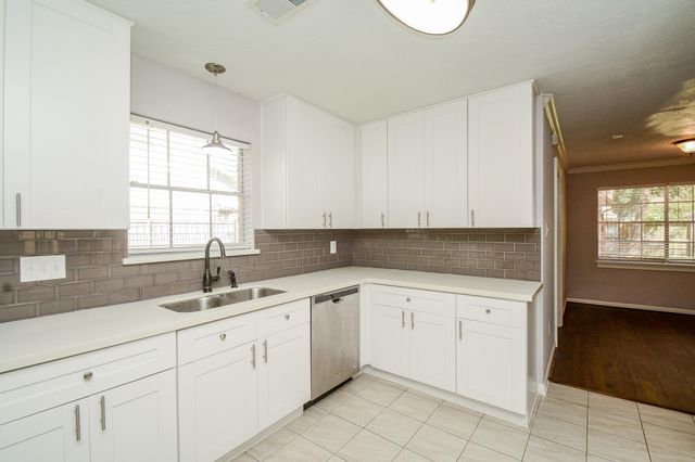 11610 Cypresswood Drive, Houston, TX 77070