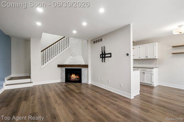 38887 Country Circle, Farmington Hills, MI 48331