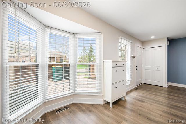 38887 Country Circle, Farmington Hills, MI 48331