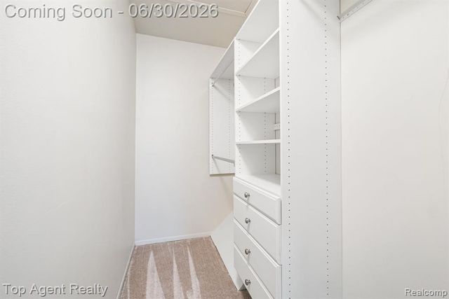 38887 Country Circle, Farmington Hills, MI 48331