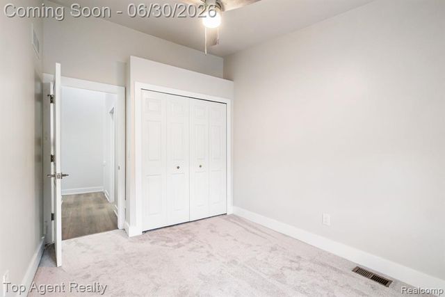 38887 Country Circle, Farmington Hills, MI 48331
