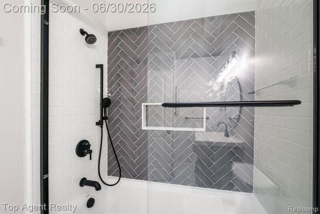 38887 Country Circle, Farmington Hills, MI 48331