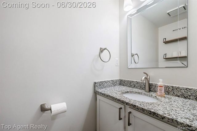 38887 Country Circle, Farmington Hills, MI 48331