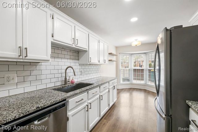 38887 Country Circle, Farmington Hills, MI 48331