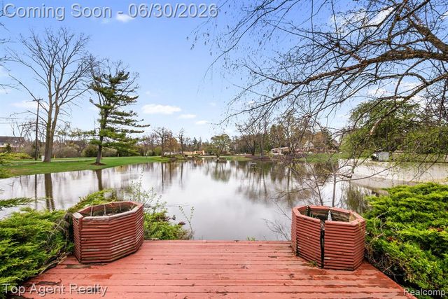 38887 Country Circle, Farmington Hills, MI 48331