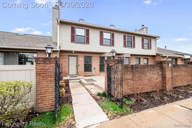 38887 Country Circle, Farmington Hills, MI 48331