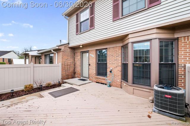38887 Country Circle, Farmington Hills, MI 48331