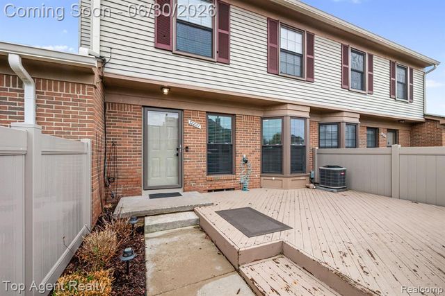 38887 Country Circle, Farmington Hills, MI 48331