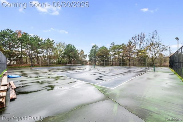 38887 Country Circle, Farmington Hills, MI 48331