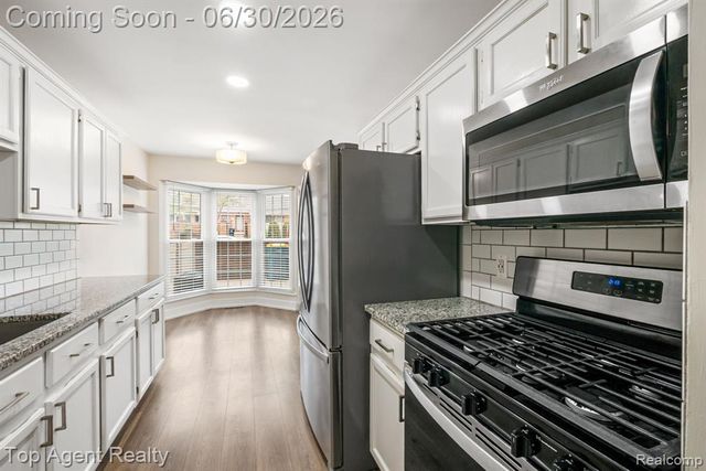38887 Country Circle, Farmington Hills, MI 48331