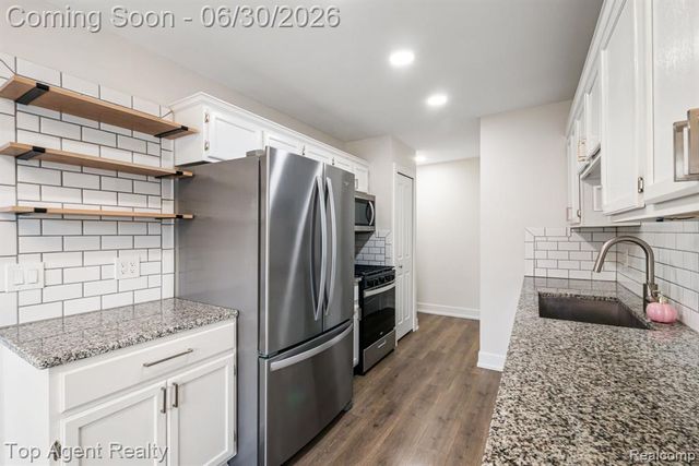 38887 Country Circle, Farmington Hills, MI 48331
