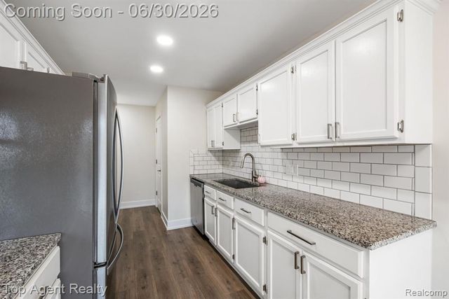 38887 Country Circle, Farmington Hills, MI 48331
