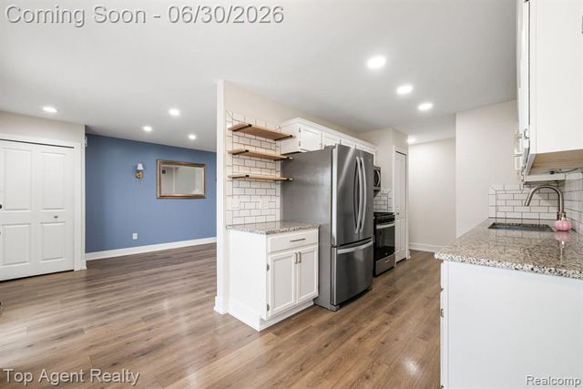 38887 Country Circle, Farmington Hills, MI 48331