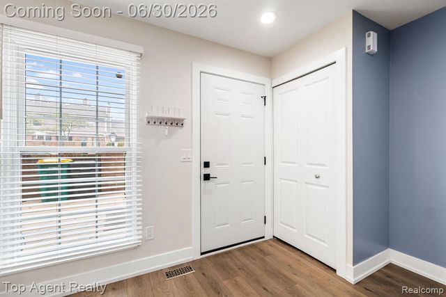 38887 Country Circle, Farmington Hills, MI 48331