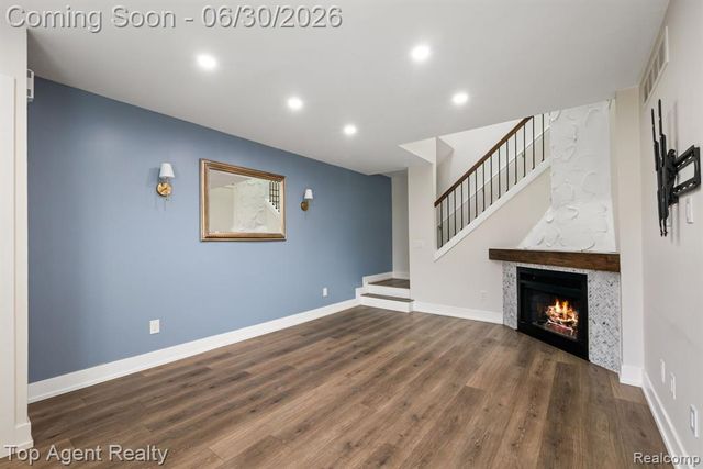 38887 Country Circle, Farmington Hills, MI 48331