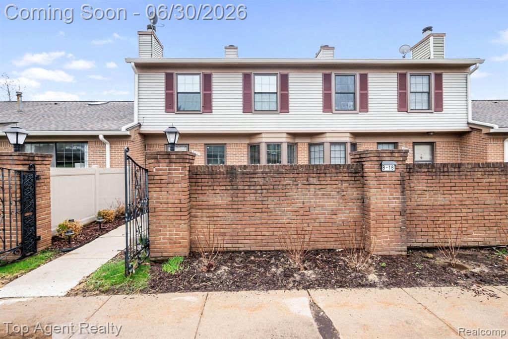 38887 Country Circle, Farmington Hills, MI 48331