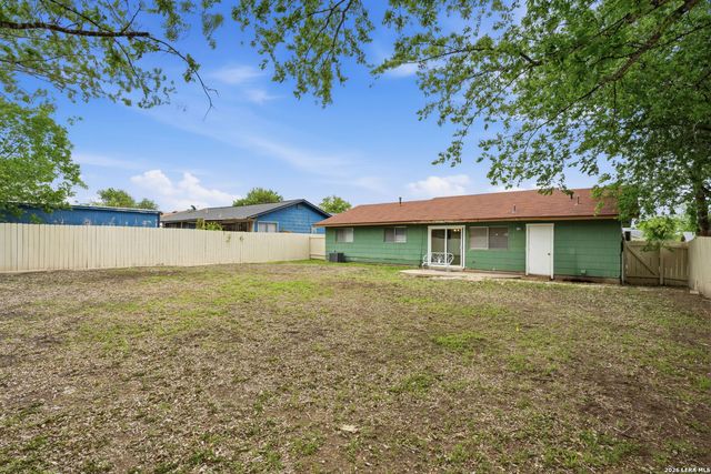 9435 STONES RIVER DR, San Antonio, TX 78245