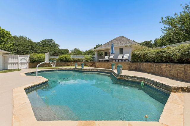 110 Falcon Court, Argyle, TX 76226