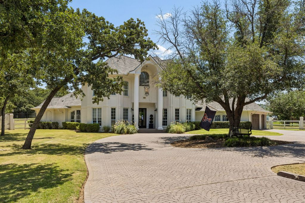 110 Falcon Court, Argyle, TX 76226