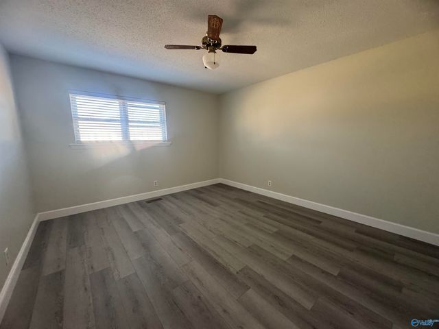 9904 Willow Cove Road, Huntsville, AL 35802