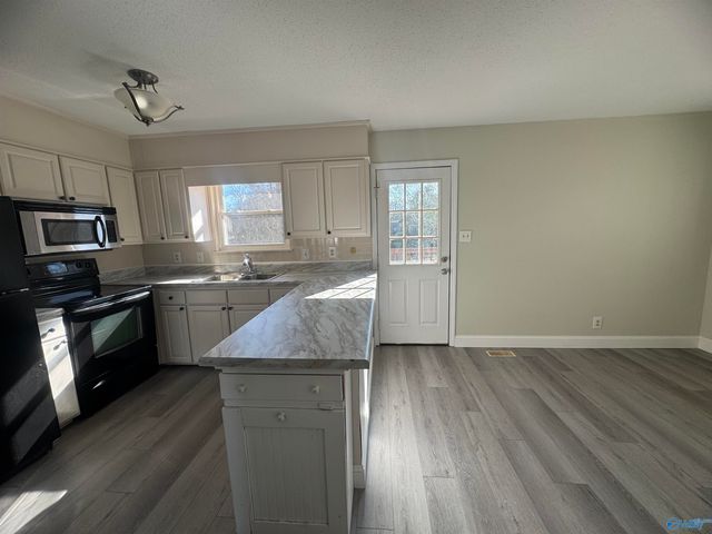 9904 Willow Cove Road, Huntsville, AL 35802