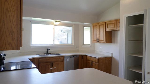 27221 Blum Street, Roseville, MI 48066